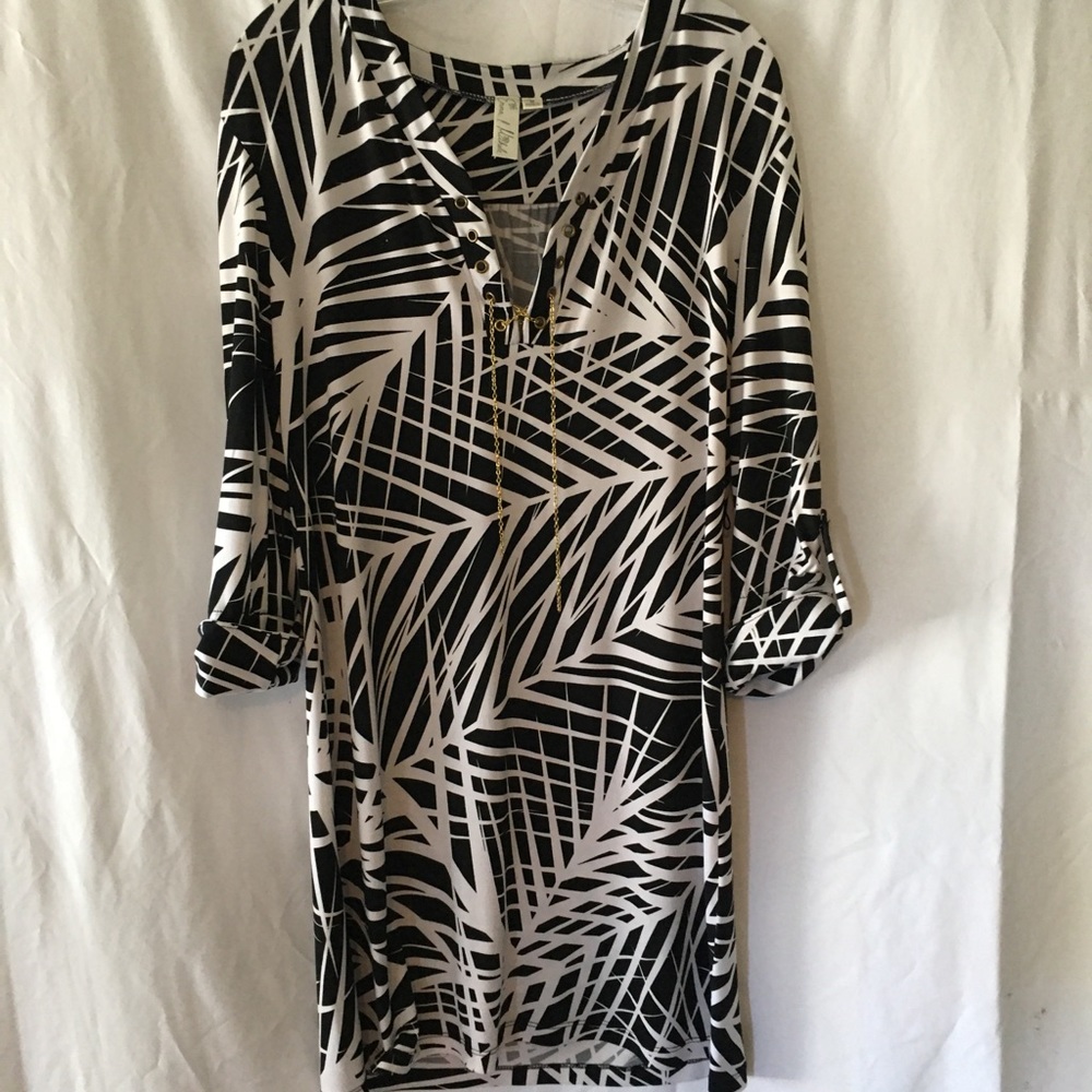 EMMA MICHELLE    Black and White Dress   Size Med